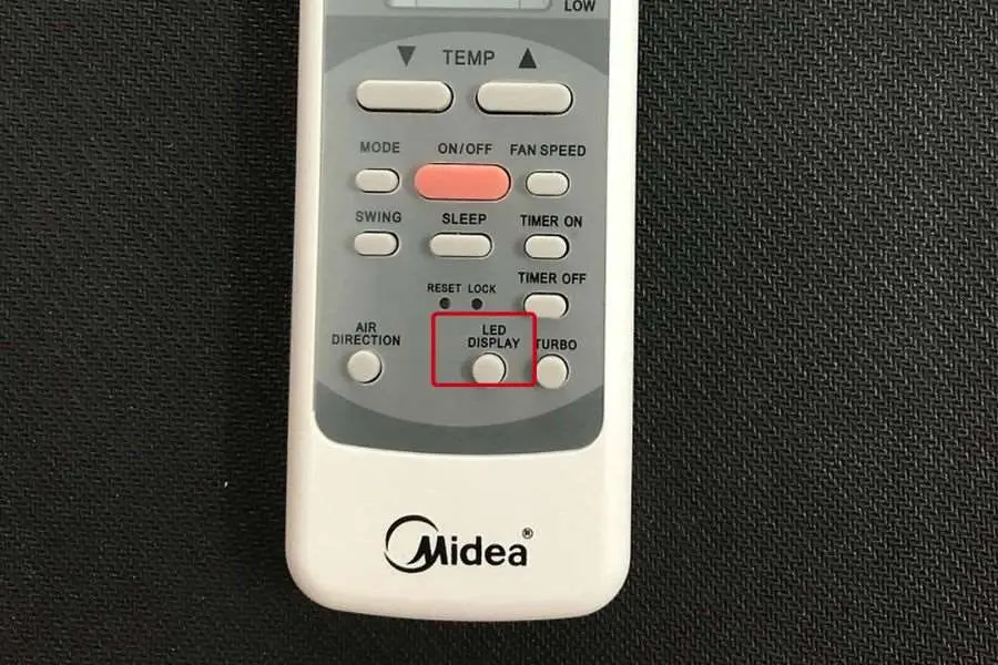 Phím chức năng Display trên điều hòa Midea cũng dùng để tắt/bật màn hình đèn Led.