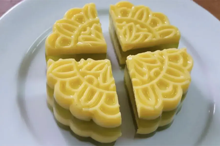 Bảo quản bánh trung thu sữa ngô lá dứa trong ngăn mát tủ lạnh từ 3 - 4 giờ.