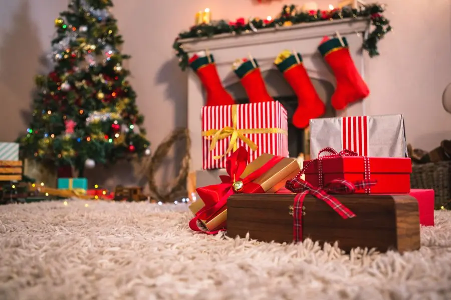 Bài thơ Noel với dạt dào cảm xúc hân hoan, vui tươi.