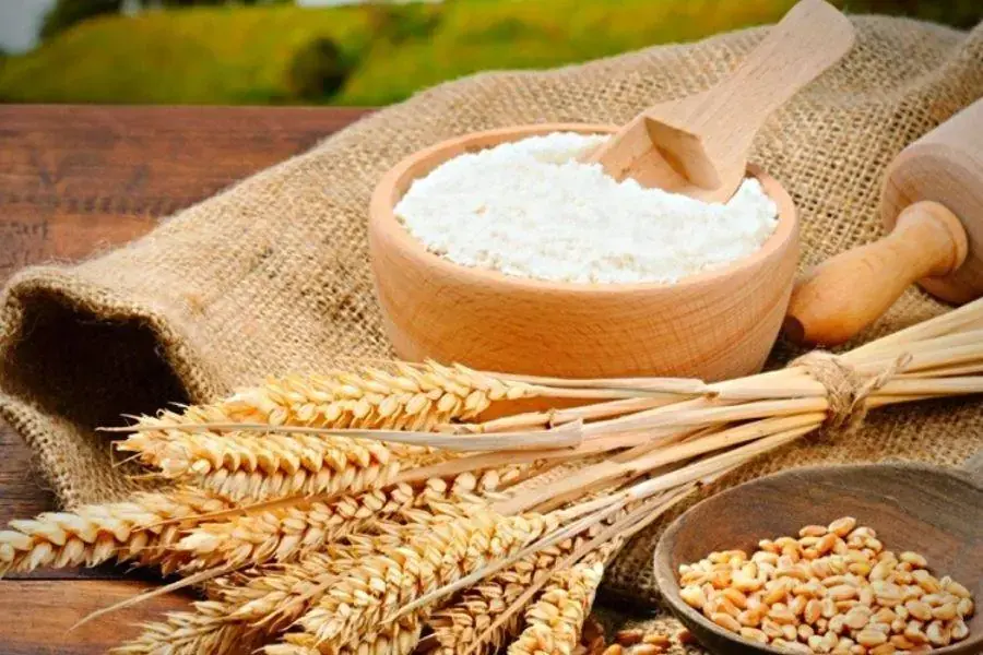 Bột gạo là nguyên liệu chính làm ra bánh tiêu.