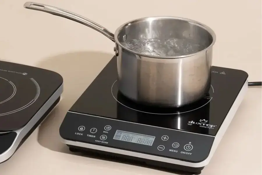 Bếp từ hoạt động nhờ nguyên lý gia tăng nhiệt độ qua từ trường