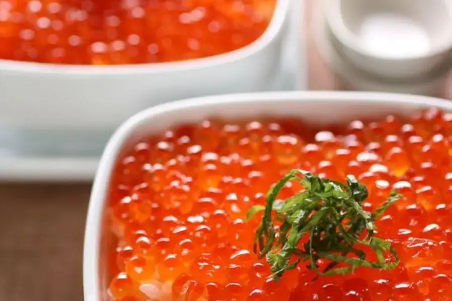 Chọn mua những quả trứng còn nguyên vẹn để đảm bảo chất dinh dưỡng