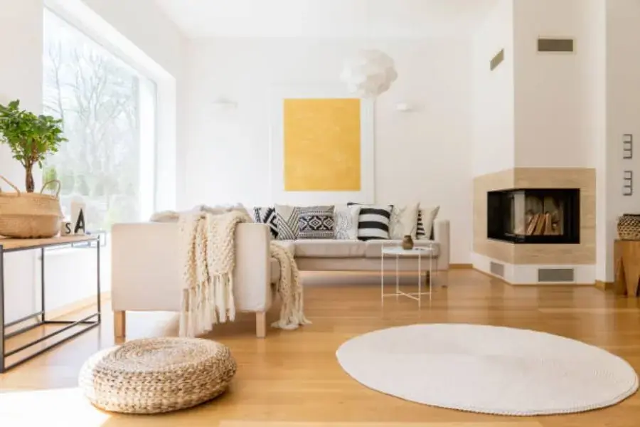 Tone màu gỗ mang lại vẻ ấm áp cho phòng khách phong cách Scandinavian