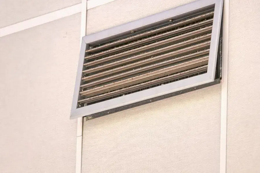 Kích thước miệng gió điều hòa âm trần Louver che mưa dày khoảng 1mm, khung định hình từ 1.5 - 2mm.