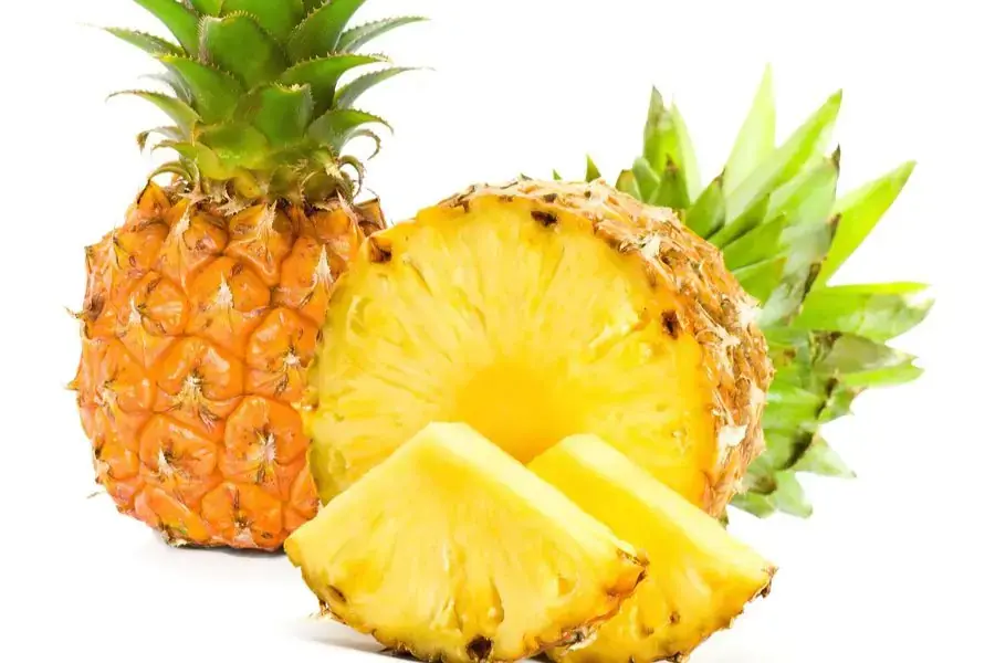 Hàm lượng vitamin A có trong trái dứa cũng giúp tăng cường sức khỏe của mắt