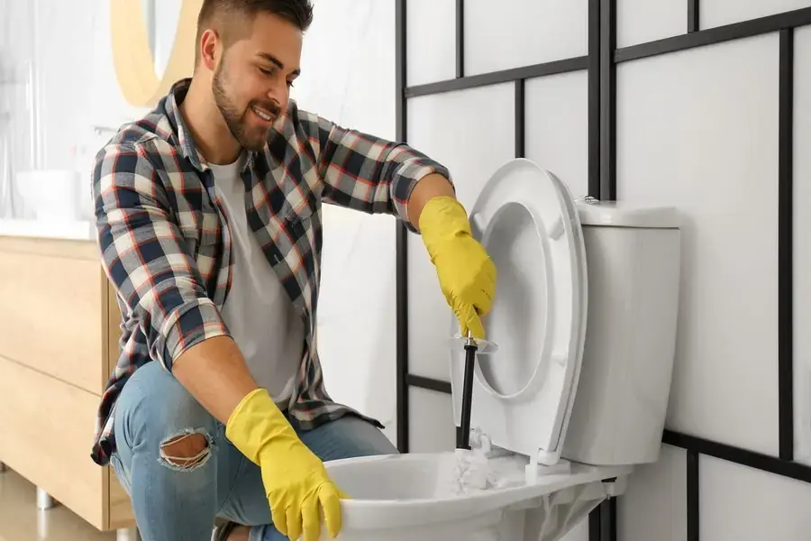Vệ sinh bồn cầu giúp ngăn ngừa vi khuẩn và tăng tuổi thọ