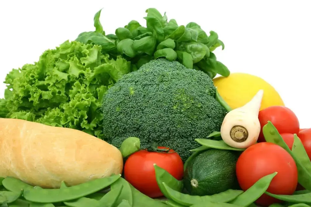 Thực đơn cho bà bầu bị đau dạ dày không thể thiếu rau củ quả xanh