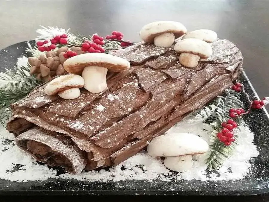 Bánh khúc cây thành phẩm mang đậm chất Giáng Sinh.