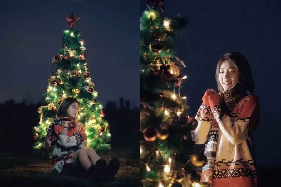 Tạo dáng đơn giản cùng cây thông Noel ngoài trời buổi đêm cũng rất tuyệt.