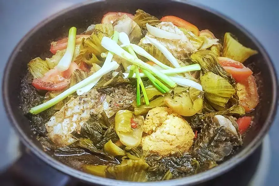 Cá chép giòn om dưa là món ăn dân dã, rất bắt cơm và dễ nấu nên bạn đừng bỏ qua