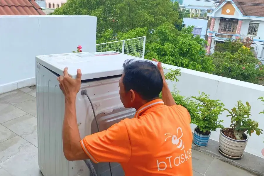 Khi có lỗi, máy sẽ dừng chương trình và báo lỗi máy giặt LG cửa ngang qua màn hình led.