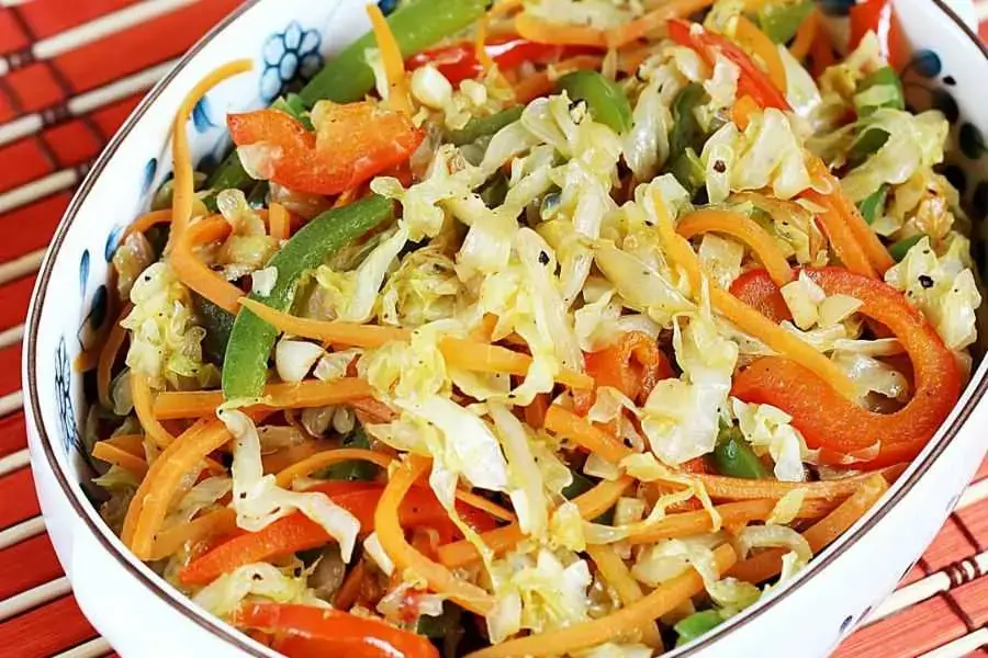 Bắp cải xào tỏi thơm lừng kích thích khứu giác