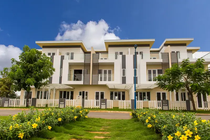 Số tầng nhà ở liền kề sân vườn được tính dựa trên tổng diện tích tòa nhà.
