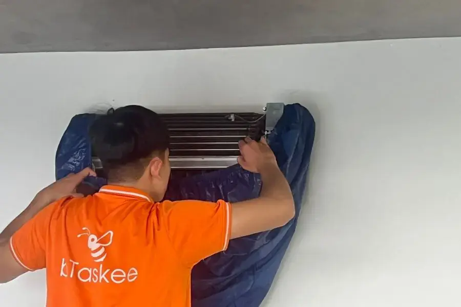 Quy trình vệ sinh máy lạnh từ bên ngoài đến bên trong của bTaskee.