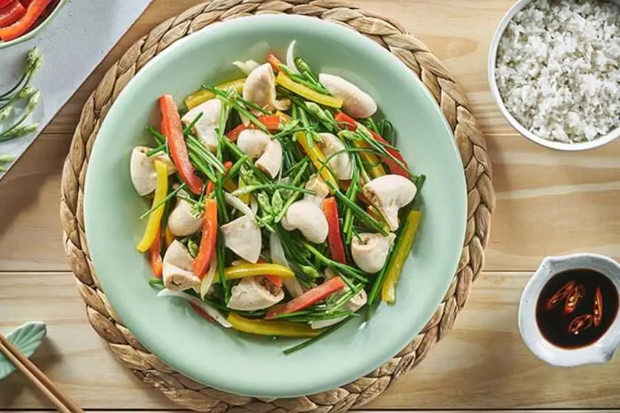 Dồi trường xào bông hẹ - Món ăn thơm nức giòn dai ngon dậy vị.
