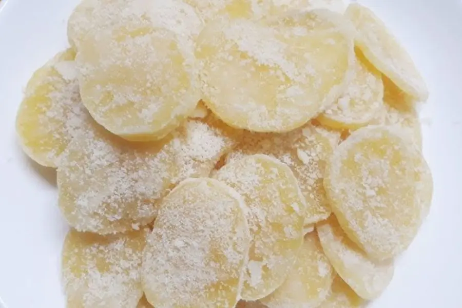 Mứt khoai có vị ngọt nhẹ, dẻo và dễ làm.