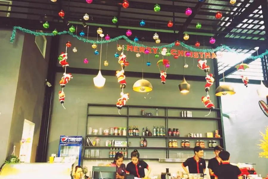 Quầy bar/quầy thu ngân thường sẽ được đặt gần cửa ra vào hoặc những nơi dễ nhìn.