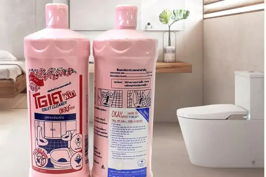Nước tẩy rửa Okay của Thái có thể làm sạch sàn nhà tắm rất hiệu quả (nguồn: Lazada)