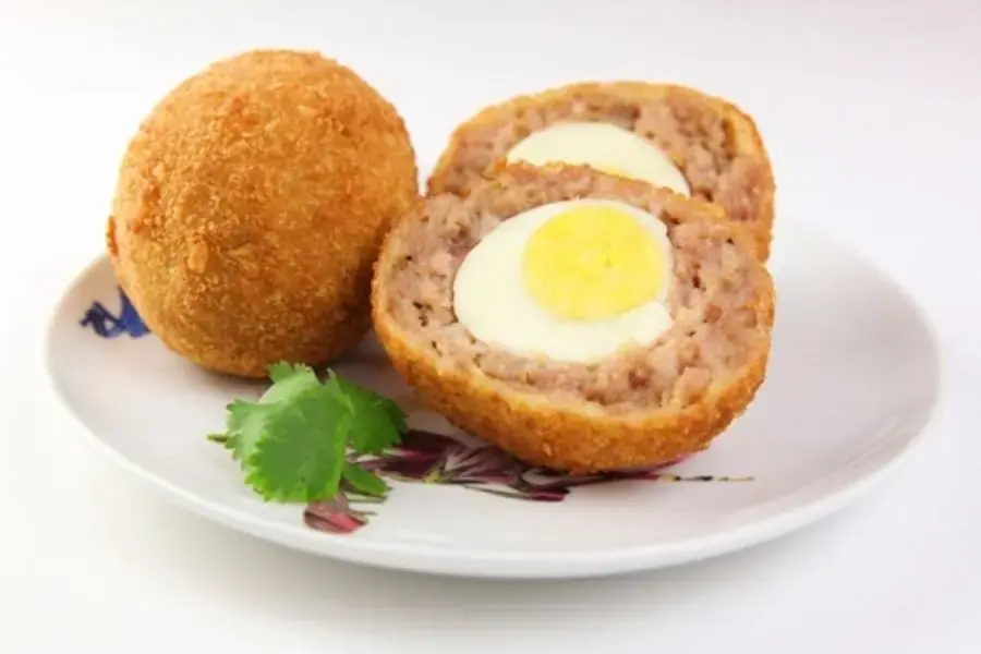Chả cá basa thơm lừng cùng trứng cút béo ngậy là một sự kết hợp hoàn hảo