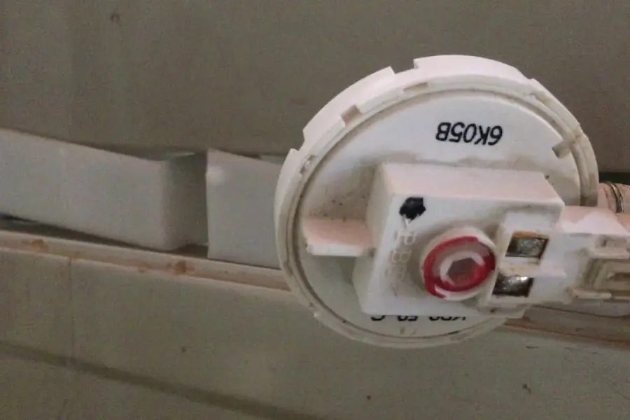 Phao áp lực gặp vấn đề có thể gây nên máy giặt Sanyo lỗi EA.