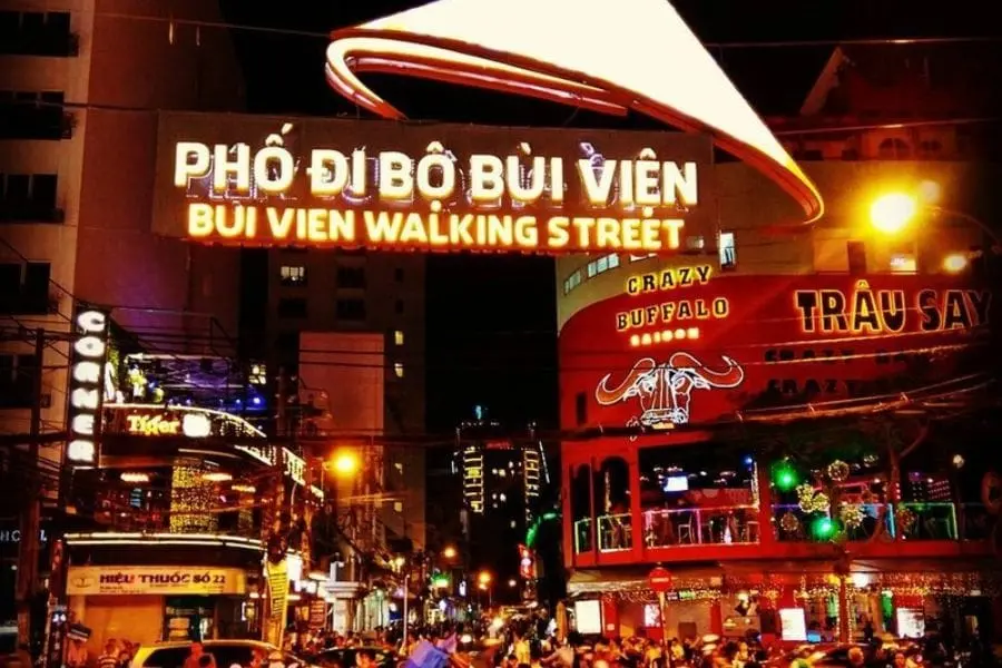 Phố Tây Bùi Viện là địa điểm nổi tiếng về đêm của người dân Sài Thành.