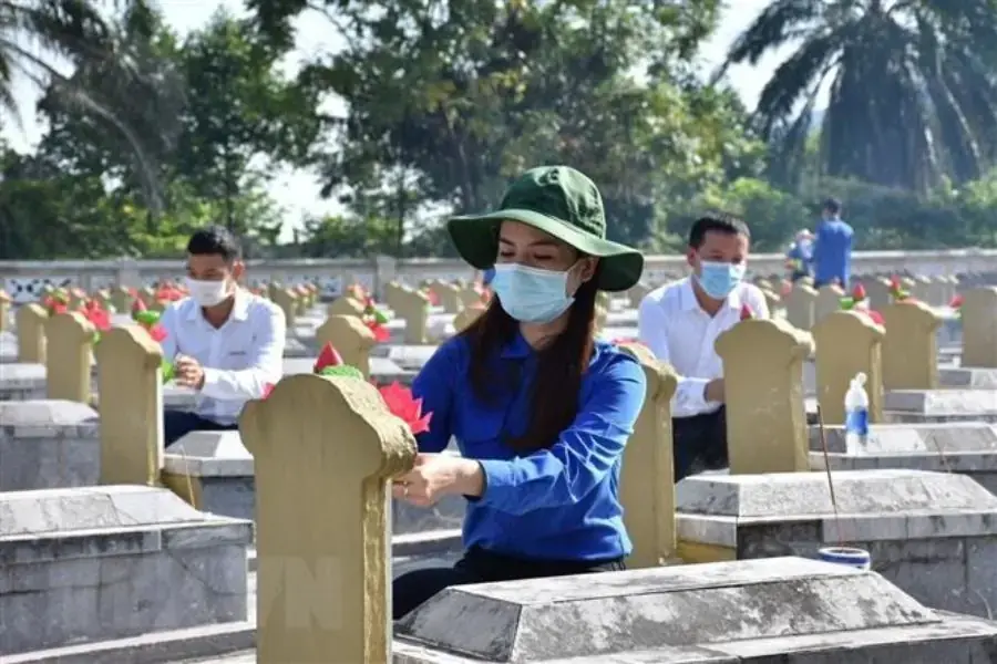 Truyền thống tưởng nhớ công ơn thương binh liệt sĩ được duy trì cho đến ngày nay.