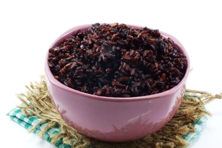 Một bát gạo lứt bao nhiêu calo? Một bát gạo lứt 100g có khoảng 110 calo.