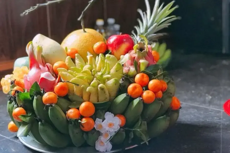Bày biện theo ngũ hành (Kim, Mộc, Thủy, Hỏa, Thổ).