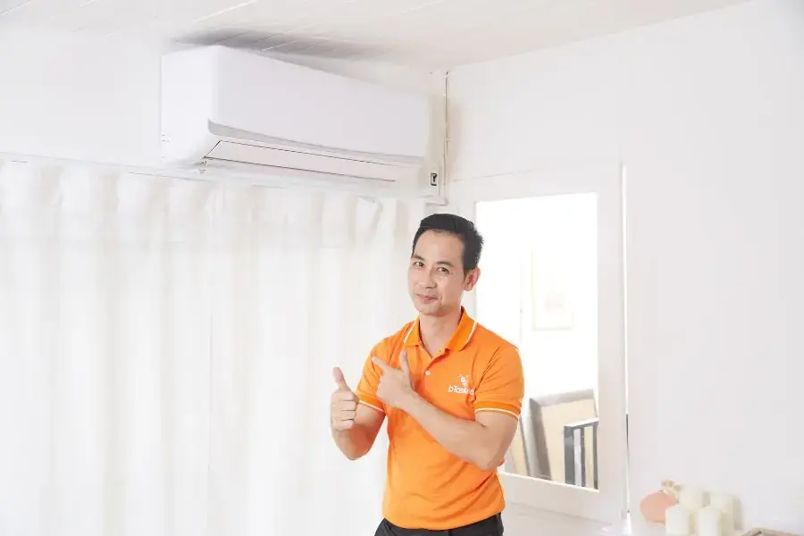 Người dùng có thể tự vệ sinh máy lạnh tại nhà hoặc gọi dịch vụ khi cần thiết