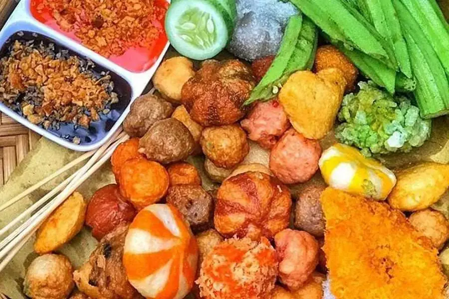 Cá viên chiên - món ăn vặt được nhiều bạn trẻ yêu thích
