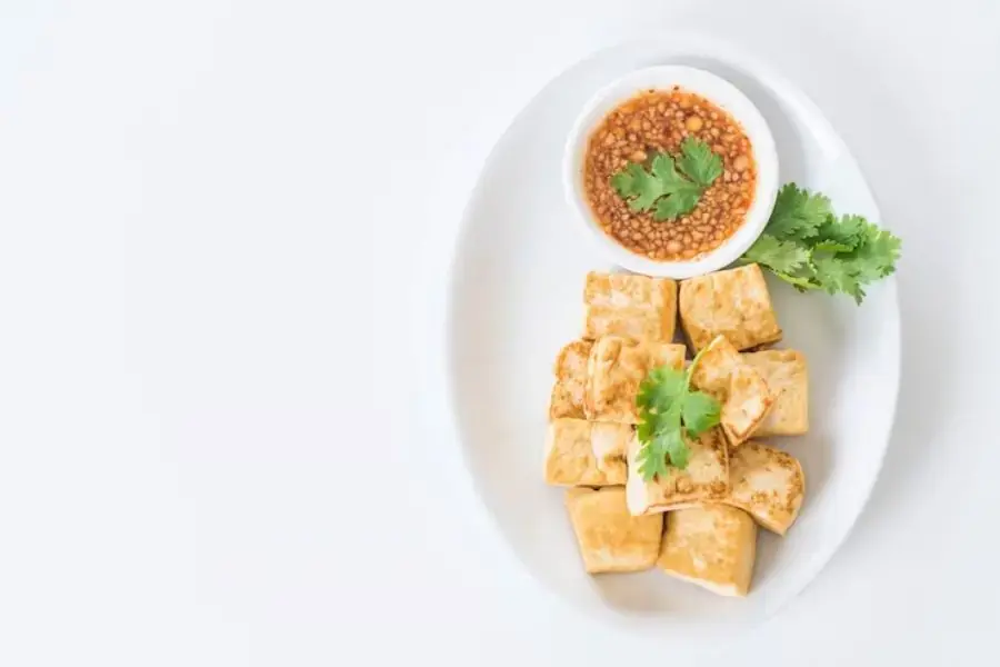 Đậu phụ rán hấp dẫn với bên ngoài giòn, bên trong mềm béo