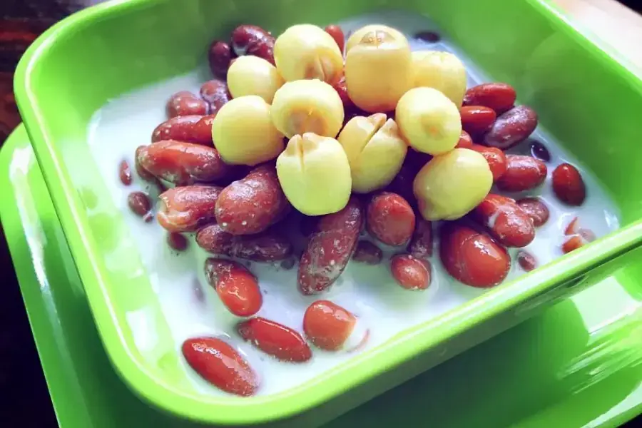 Chè đậu đỏ hạt sen giúp nâng cao chất lượng giấc ngủ.