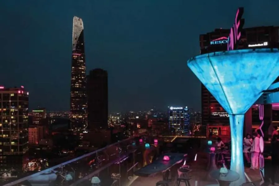 Một trong những địa điểm chụp hình Giáng Sinh tuyệt đẹp là Above Sky bar.