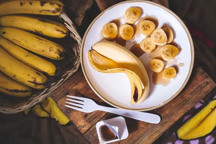 Đau dạ dày nên ăn chuối để dễ tiêu hoá, làm dịu đau dạ dày
