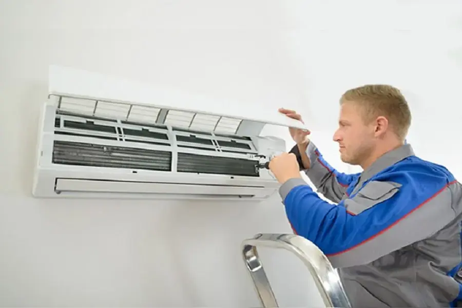 Việc sửa chữa máy lạnh có thể gặp khó khăn ( Nguồn Điện Máy XANH)