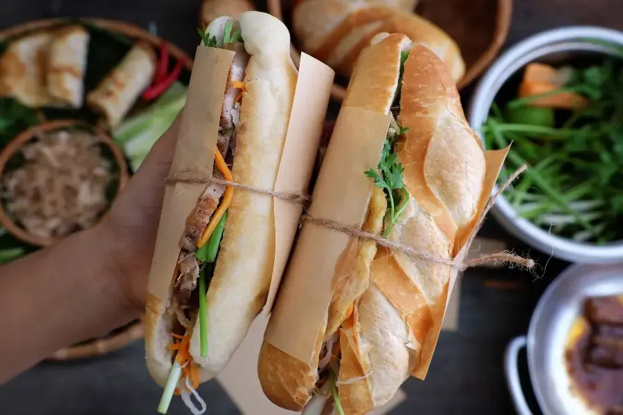 Bánh mì thịt hay bánh mì trứng đủ làm bạn no bụng
