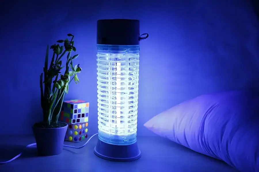 Không để thêm ánh sáng khác khi sử dụng đèn bắt muỗi (nguồn: lazada.vn)