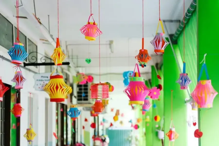Lồng đèn lung linh, mùa Trung thu rộn ràng.