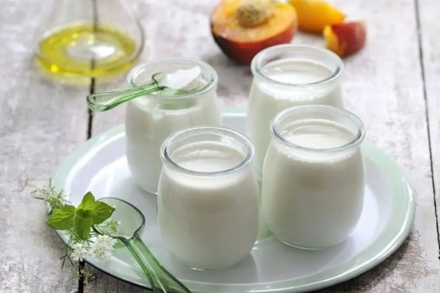 Bổ sung sữa chua chứa lợi khuẩn vào thực đơn giảm cân 1 tuần.
