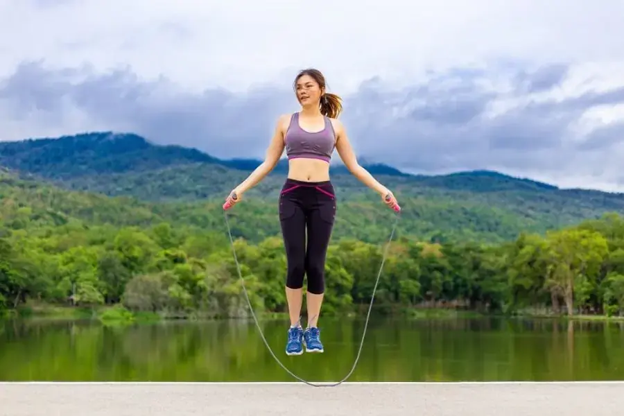 Bài tập nhảy dây đốt mỡ đơn giản và dễ thực hiện tại nhà