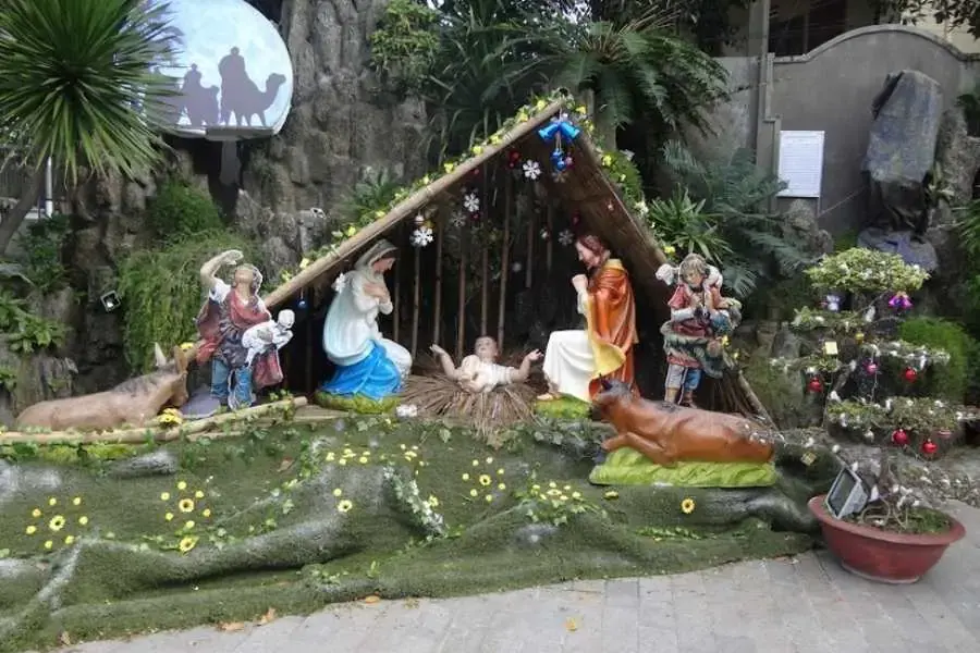 Ý tưởng trang trí hang đá Giáng Sinh dành cho những nhà có không gian rộng rãi. 