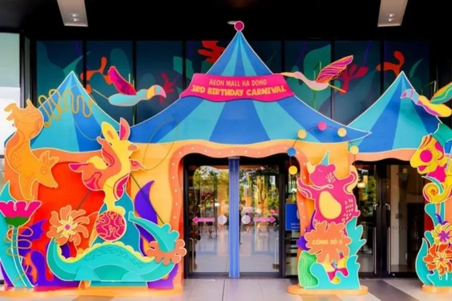 Cổng vào của Aeon Mall hà Đông khi Halloween sắp đến.