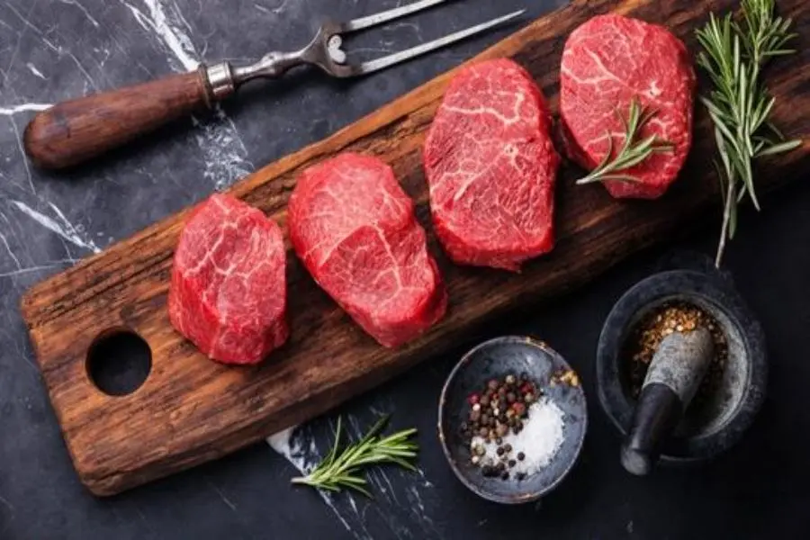 100gr thịt bò sẽ cung cấp 243 calo.