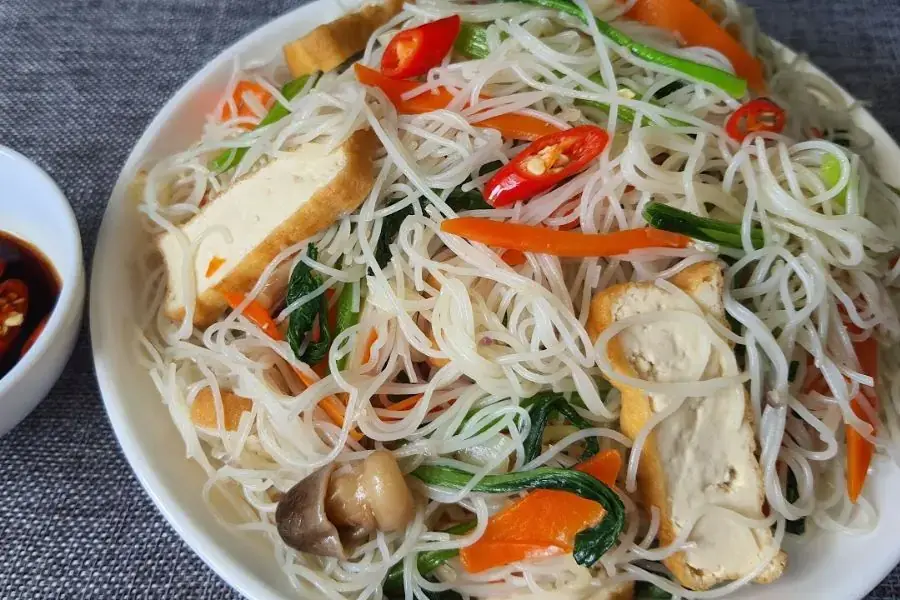 Bún xào chay là một món ăn thích hợp trong thực đơn ăn kiêng