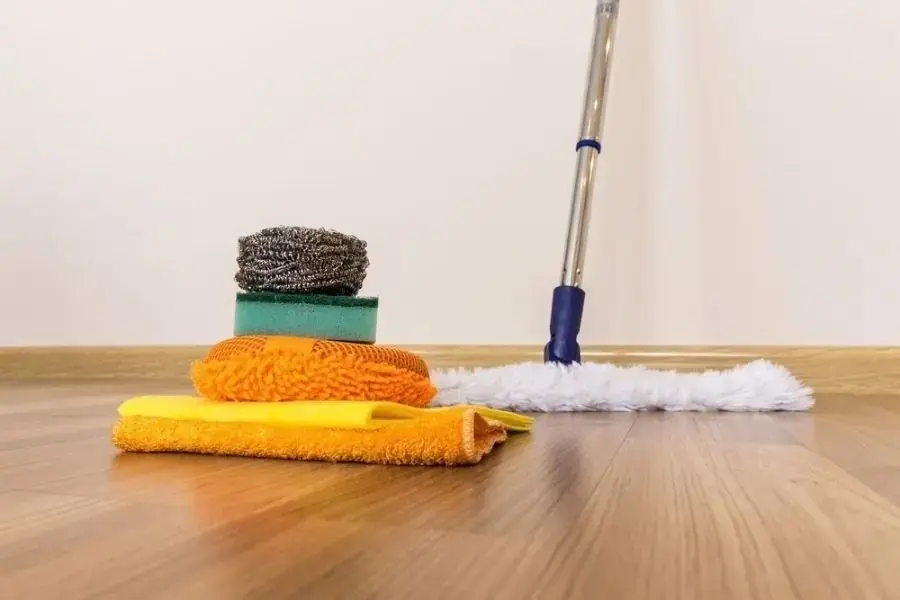 Lau sàn là cách đơn giản mà hiệu quả