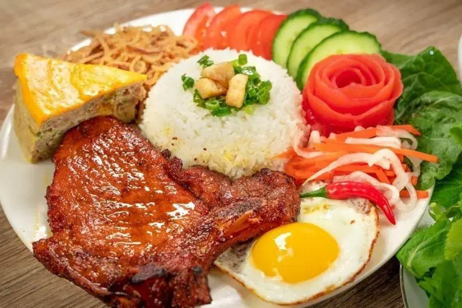 Cơm tấm cung cấp đa dạng các chất dinh dưỡng cho cơ thể.