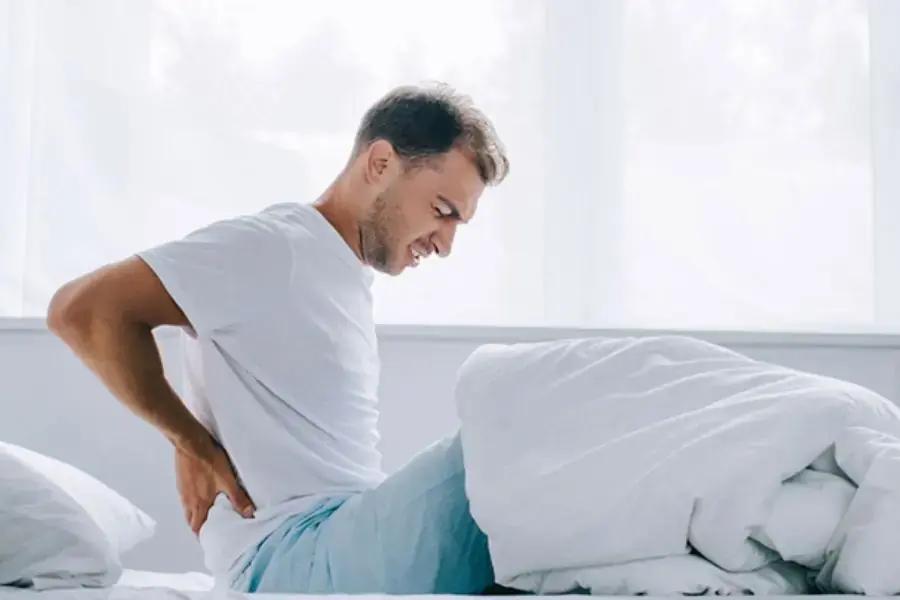 Đau lưng khi thức dậy là dấu hiệu cho bạn biết khi nào thay nệm mới