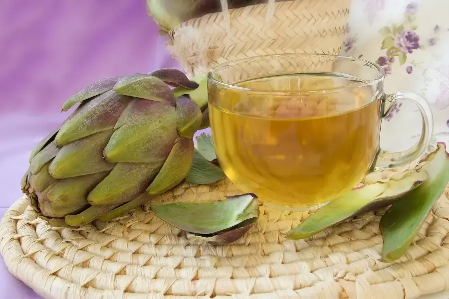Uống atiso có thể giúp điều hòa huyết áp