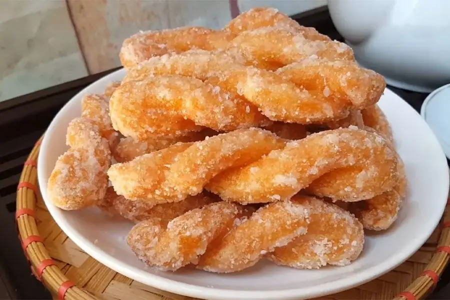 Món bánh quẩy tuổi thơ với lớp đường ngọt tan trong miệng