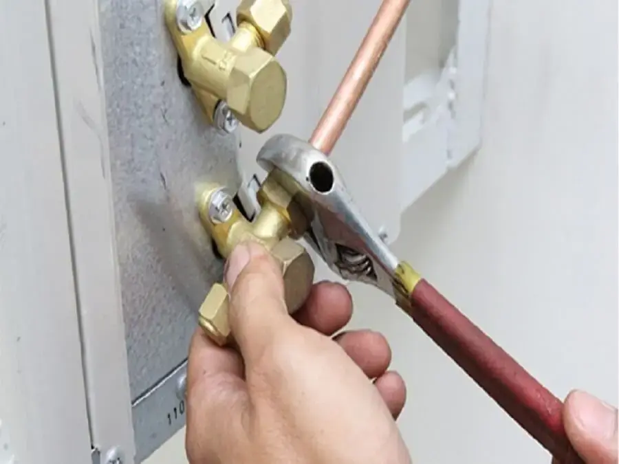 Loe ống đồng khi lắp máy lạnh sẽ giúp ống kết nối dễ dàng hơn (Hình ảnh: Apolodorcad)